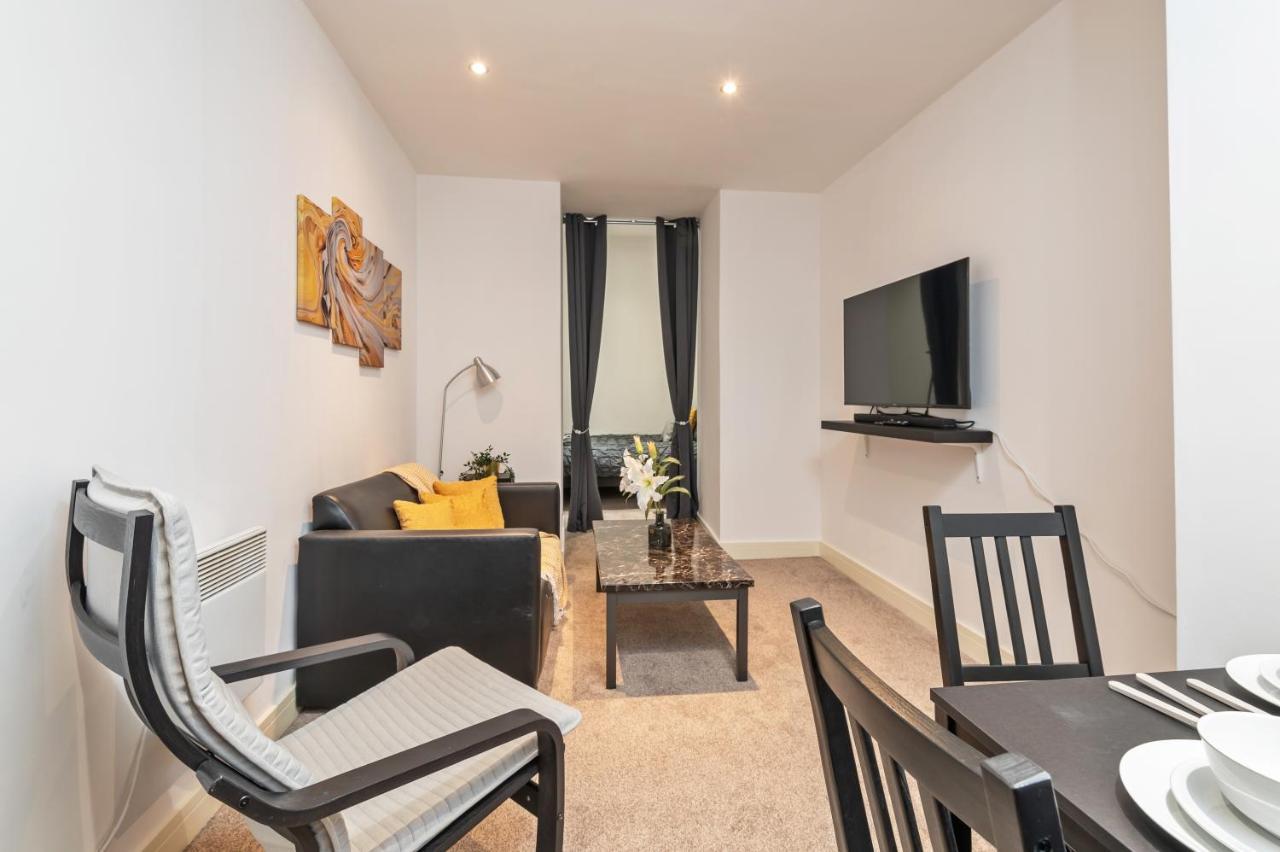 Luxe Central Bradford Apartment *