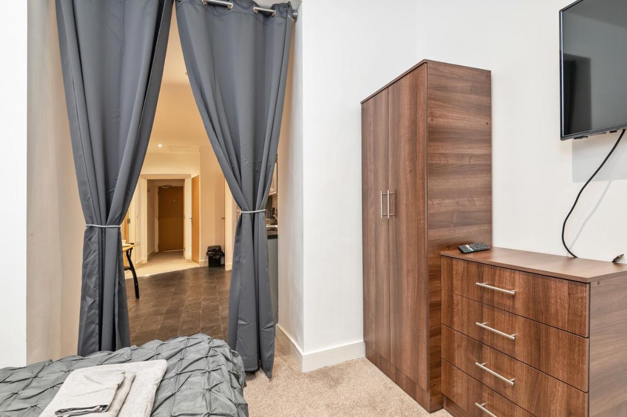 Luxe Central Bradford Apartment *
