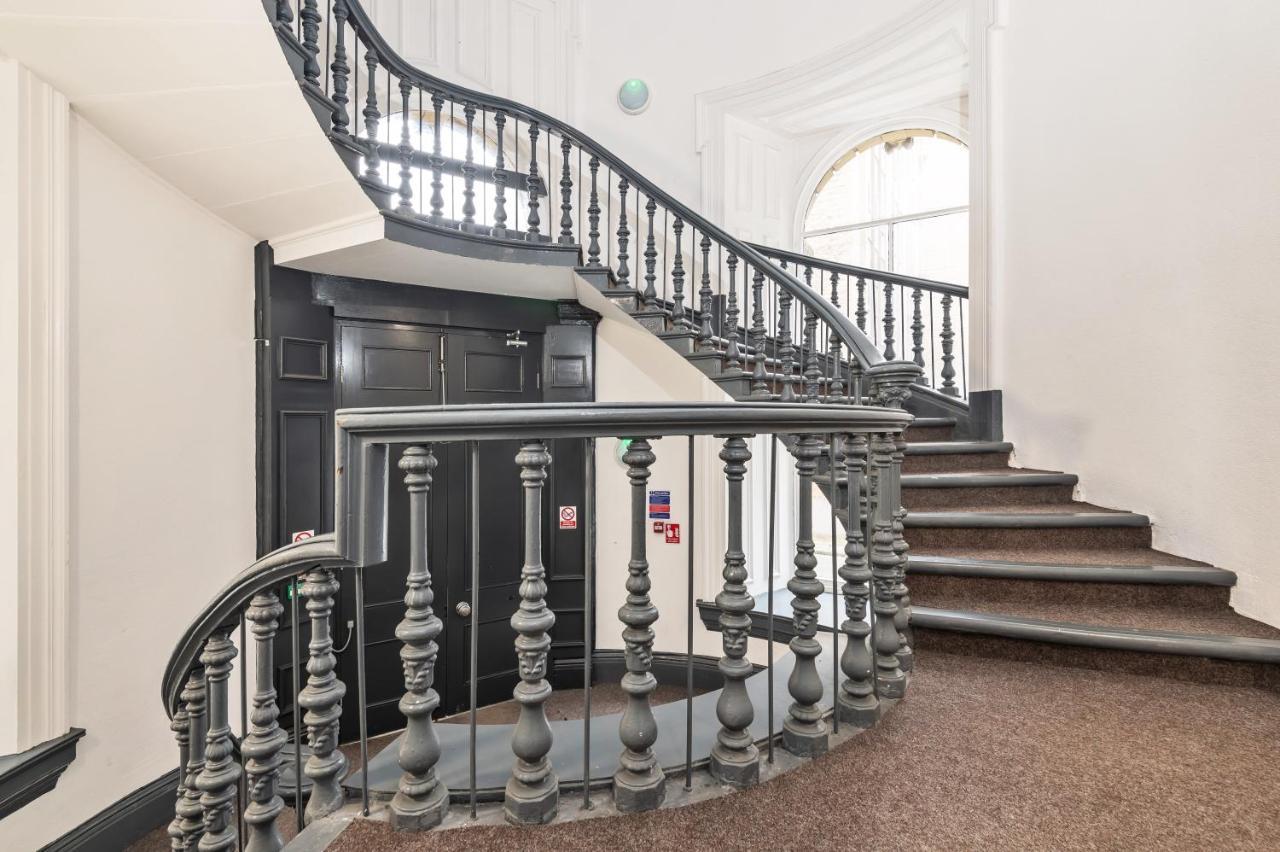 Luxe Central Bradford Apartment
